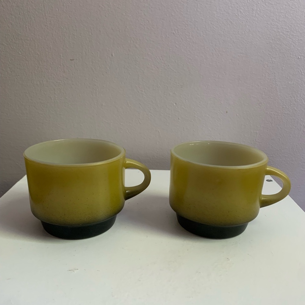 Anchor Hocking Fire-King set of 2 Stackable Coffee Mugs Avocado Green/Black